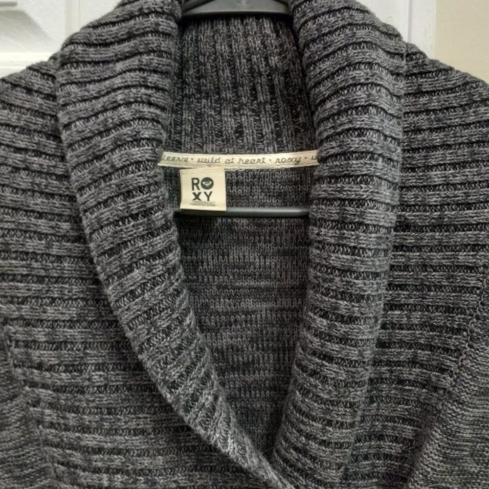 Roxy sweater, size small - Picture 3 of 6